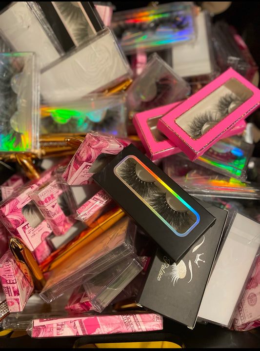 QUEEN HUSTLER TREASURE BOX LASH SCOOP!! EACH SCOOP COMES WITH 10-11 PAIRS OF LASHES !